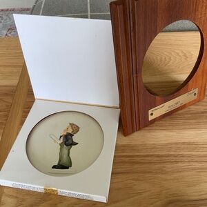 M.J.Hummel Miniature Plate 1986 “Soloist” & Frame